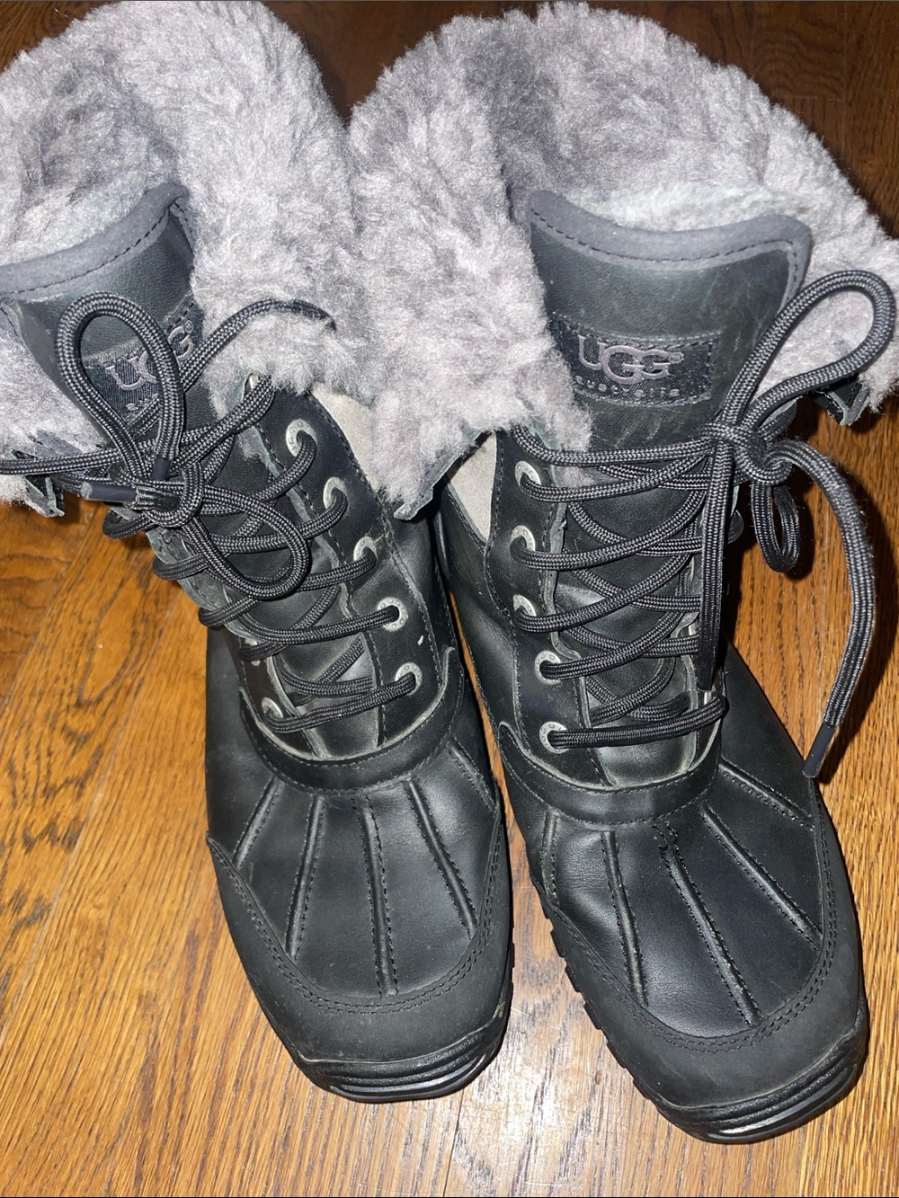 UGG Adirondack II boot   SN 1906